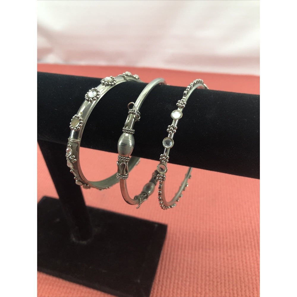 Lot Of 3 Silver‎ Tone Coordinating Bangle Bracelets